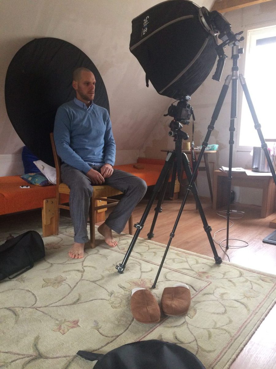 Portrait shooting behind the lens